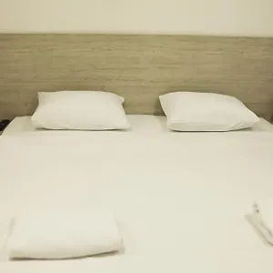 білий квадрат Hotel Kyiv